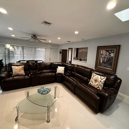 Modern Miami Oversized 3 Bedroom In Central Location